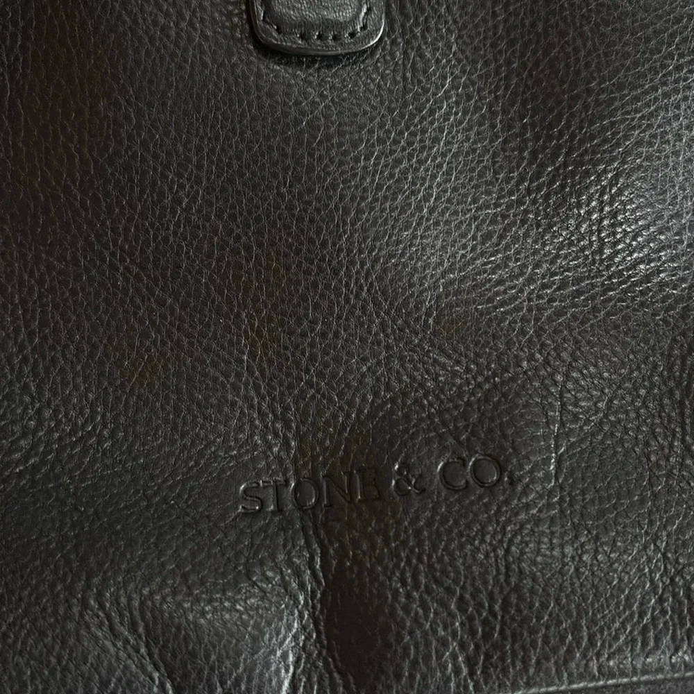 Stone & Co. Crossbody Bag Smooth Black Leather Multi Pocket Purse Magnetic Lock